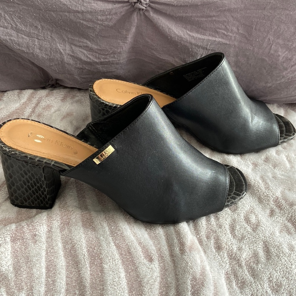 Black sandals
